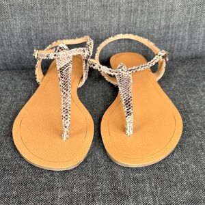 Banana Republic Snakeskin Print Flat Thong Sandals | Size 6.5 | Neutral